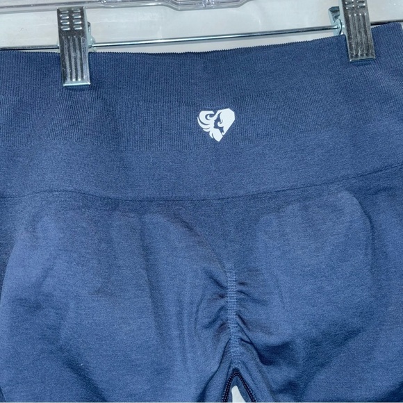 Women’s Best Navy Seamless Scrunch Gym Shorts | Size Small - Picture 6 of 7